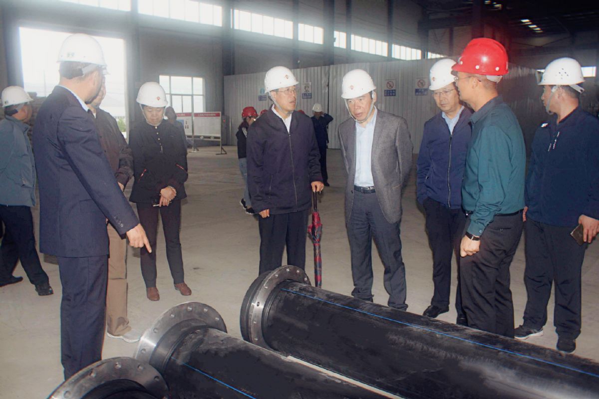 定西市政協(xié)主席陳尊鋒、市委常委、常務副市長陳曾勇 一行領導蒞臨我公司開展企業(yè)考察