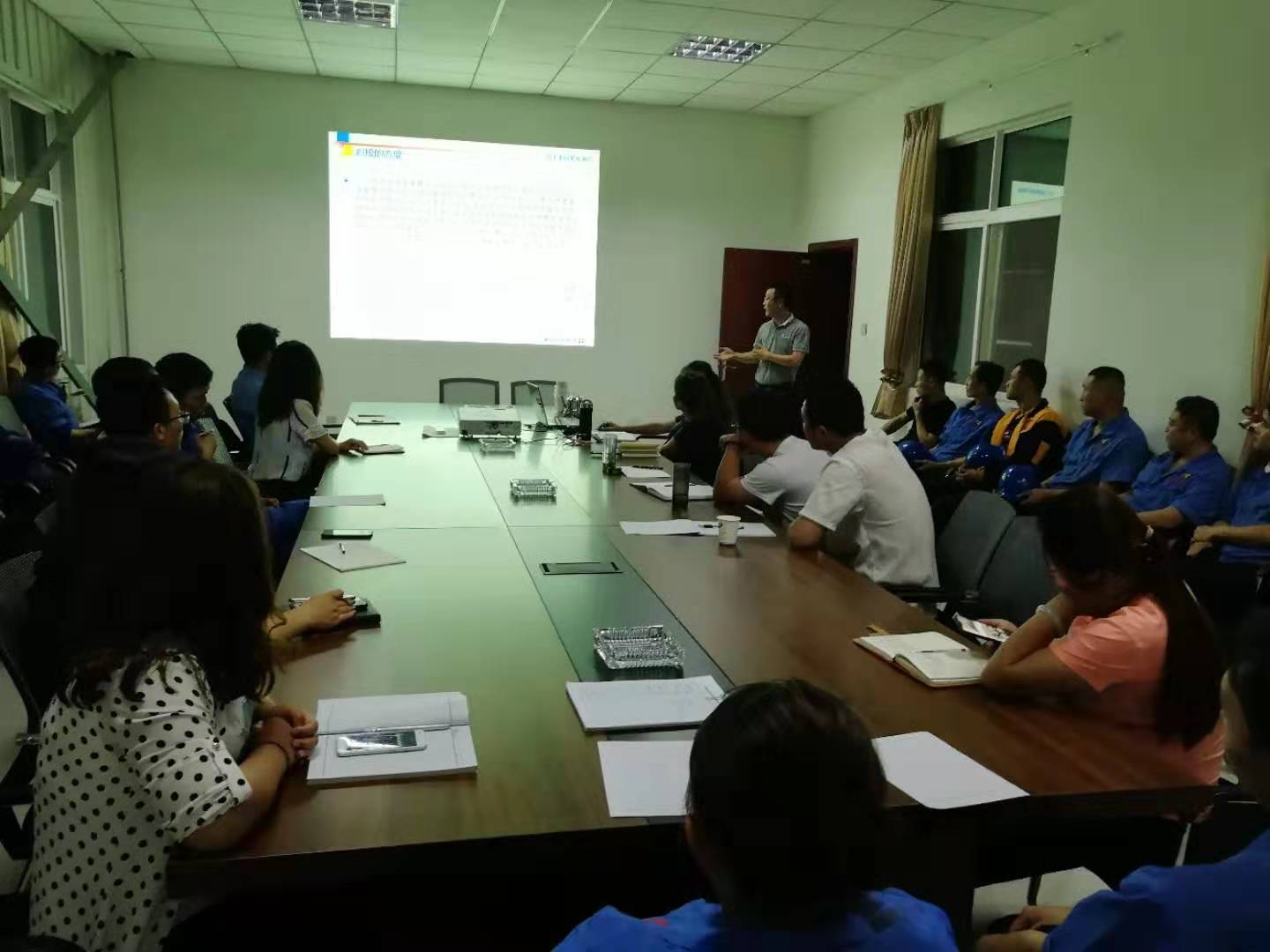 員工入職系列培訓(xùn)之二——《依靠陽(yáng)光心態(tài)實(shí)現(xiàn)個(gè)人崛起》 員工入職系列培訓(xùn)之二——《依靠陽(yáng)光心態(tài)實(shí)現(xiàn)個(gè)人崛起》