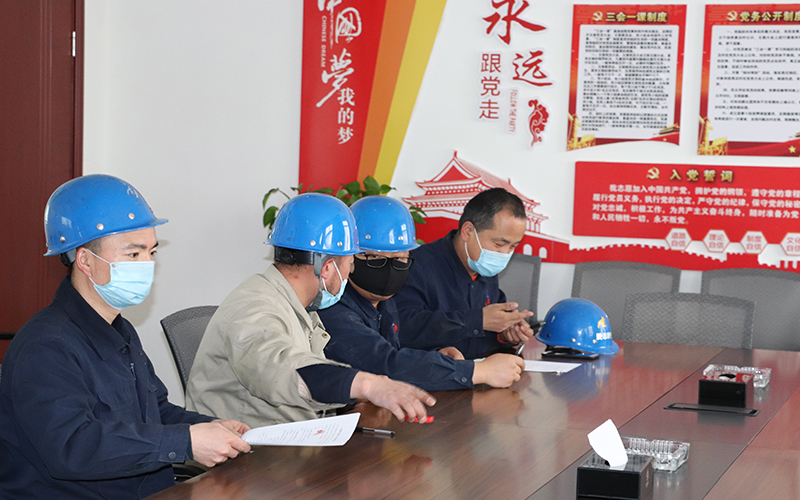 4月17日，公司組織生產(chǎn)車間簽訂了第五批“傳幫帶”師徒對子目標考核責任書