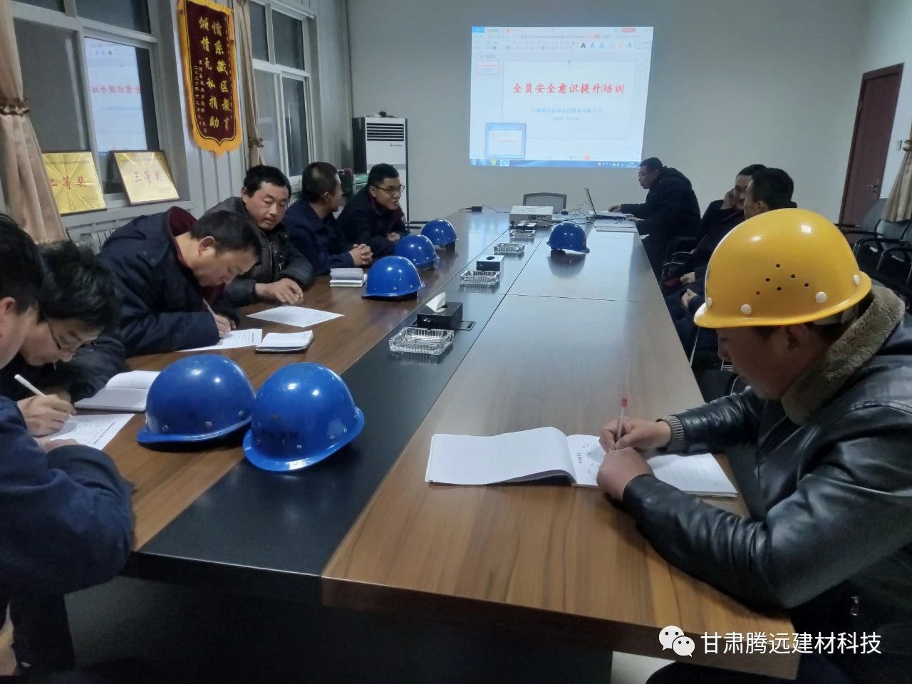 加強(qiáng)安全培訓(xùn) 護(hù)航年關(guān)生產(chǎn) 加強(qiáng)安全培訓(xùn) 護(hù)航年關(guān)生產(chǎn)